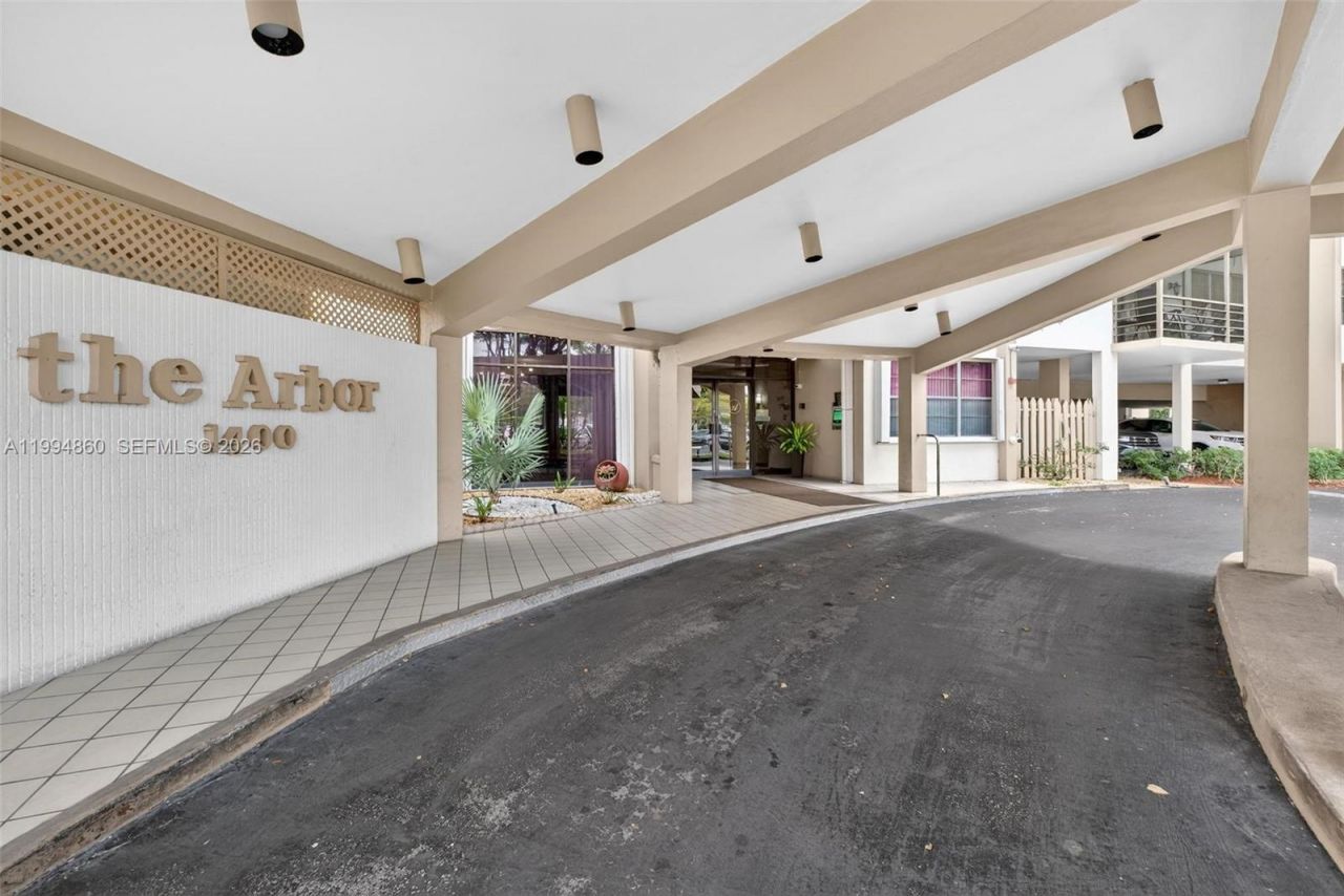 1400 Saint Charles Pl, Unit 222, Pembroke Pines, FL 33026 Photo