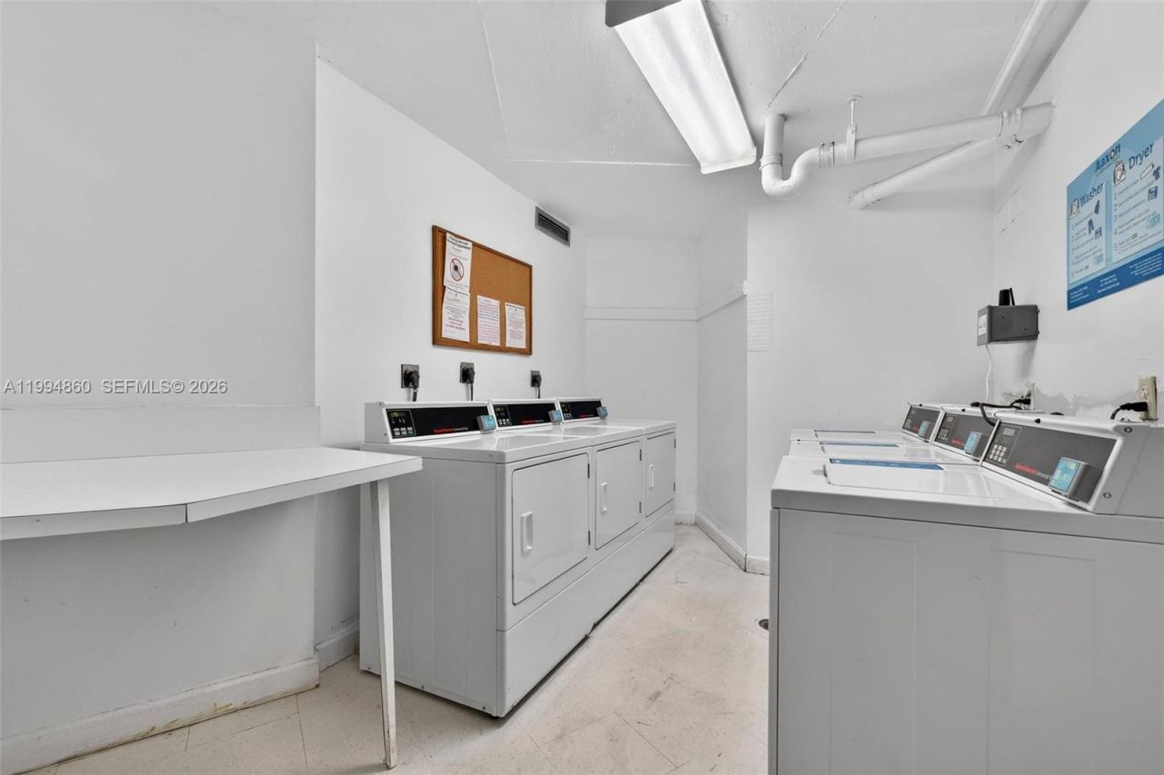 1400 Saint Charles Pl, Unit 222, Pembroke Pines, FL 33026 Photo