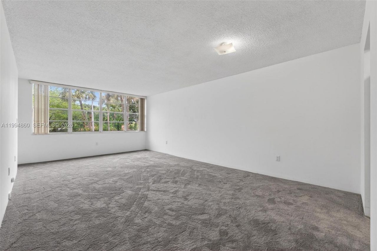 1400 Saint Charles Pl, Unit 222, Pembroke Pines, FL 33026 Photo