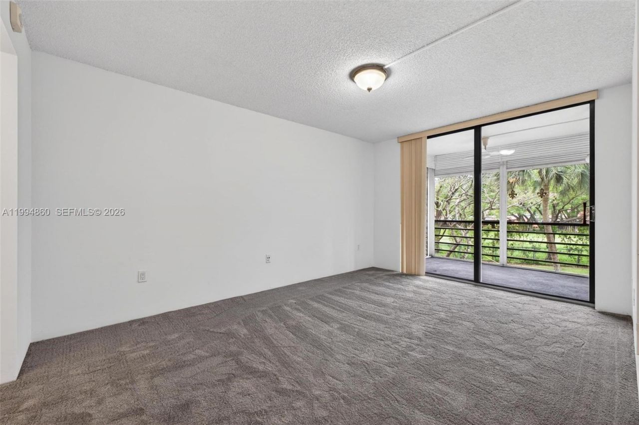 1400 Saint Charles Pl, Unit 222, Pembroke Pines, FL 33026 Photo