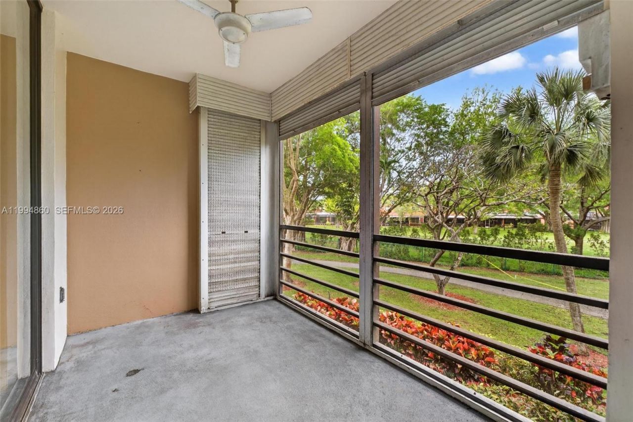 1400 Saint Charles Pl, Unit 222, Pembroke Pines, FL 33026 Photo