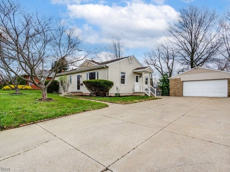 545 Hillman Road, Akron, OH 44312 Photo 2