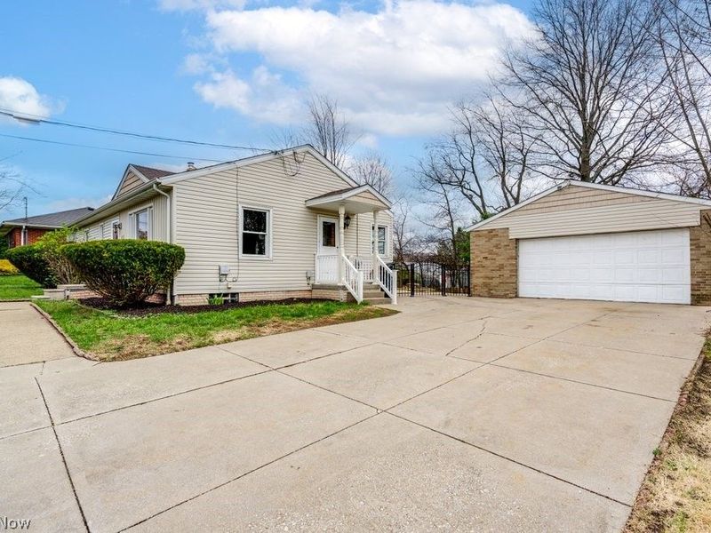 545 Hillman Road, Akron, OH 44312 Photo 3