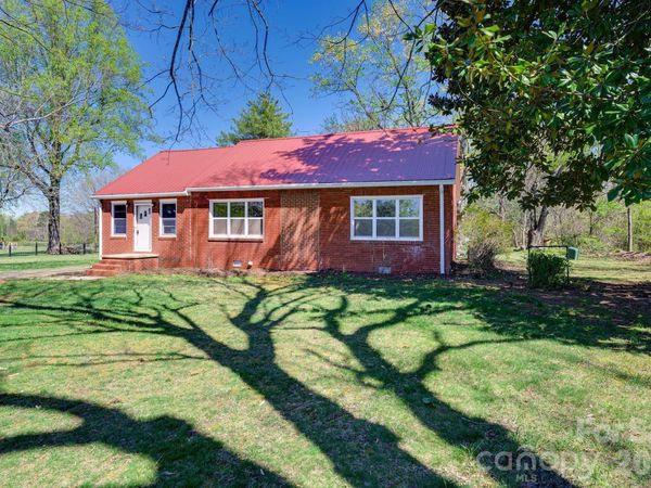 2414 N Olivers Road , Newton, NC 28658