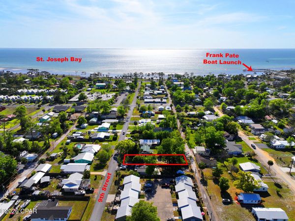 521 9th Street , Port St Joe, FL 32456