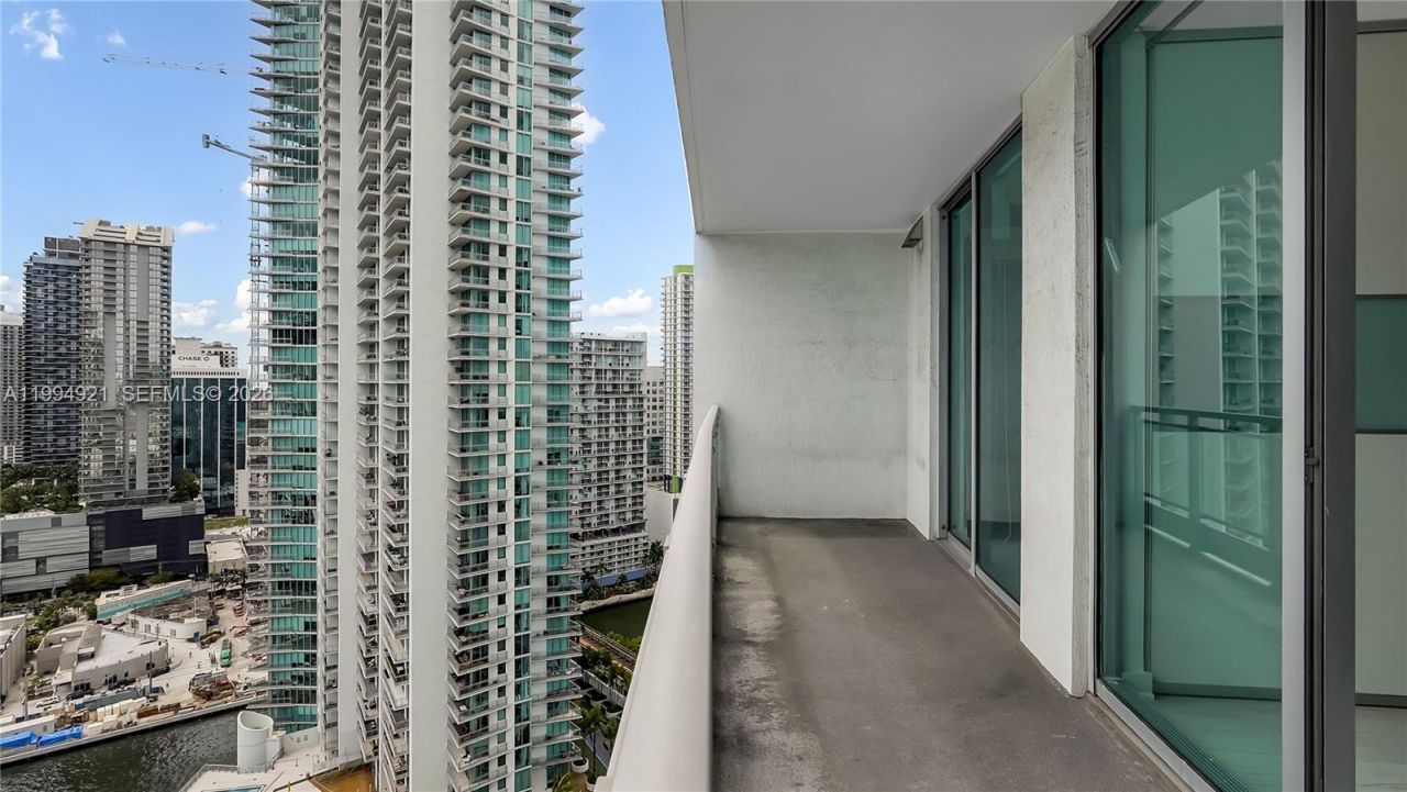 90 SW 3rd St , Unit 3003, Miami, FL 33130 Photo