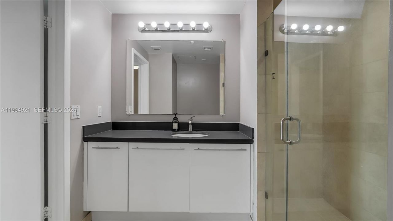 90 SW 3rd St , Unit 3003, Miami, FL 33130 Photo