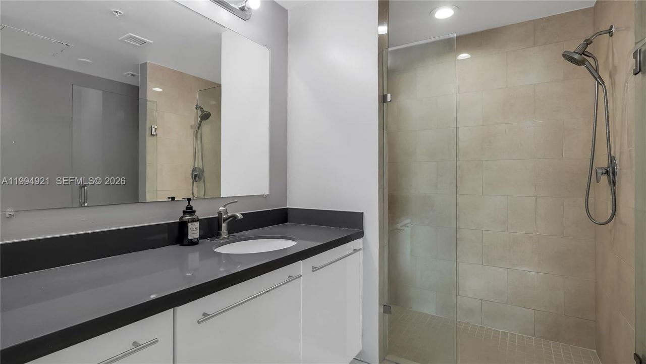 90 SW 3rd St , Unit 3003, Miami, FL 33130 Photo