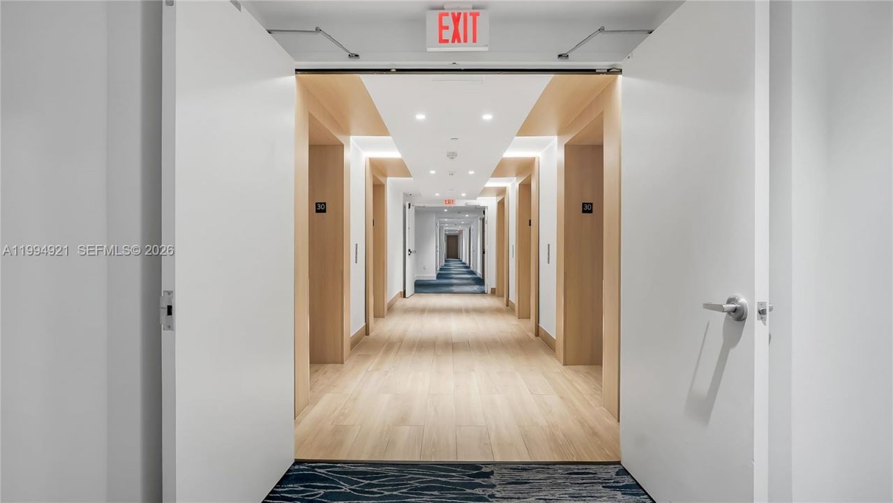 90 SW 3rd St , Unit 3003, Miami, FL 33130 Photo