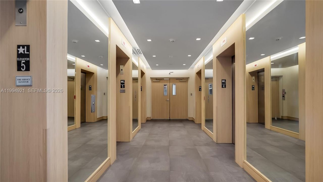 90 SW 3rd St , Unit 3003, Miami, FL 33130 Photo