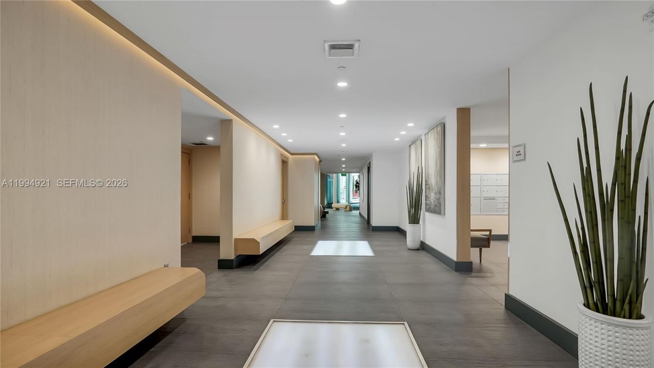 90 SW 3rd St , Unit 3003, Miami, FL 33130 Photo