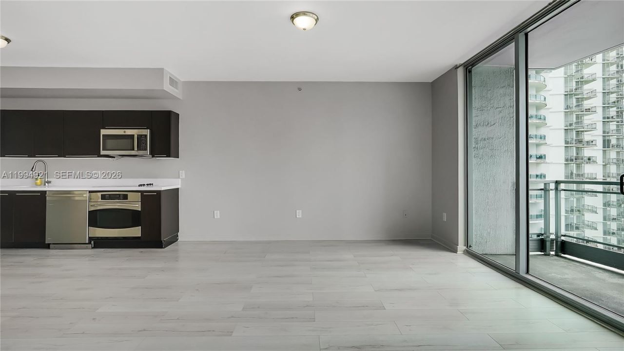 90 SW 3rd St , Unit 3003, Miami, FL 33130 Photo