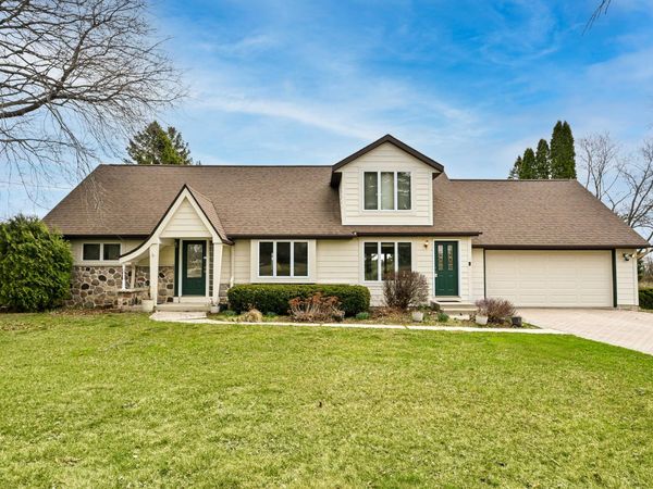 1220 Scenic Rd, Richfield, WI 53033