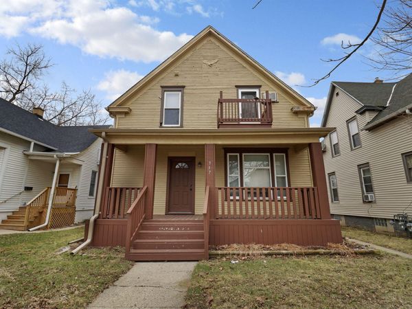 937 Grove Ave, Racine, WI 53405