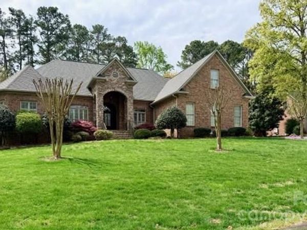 7806 Turnberry Lane , Stanley, NC 28164