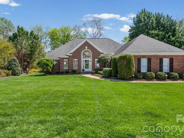 15746 Agincourt Drive, Huntersville, NC 28078