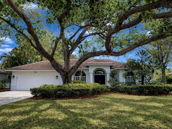 2152 CALUSA LAKES BOULEVARD , NOKOMIS, FL 34275