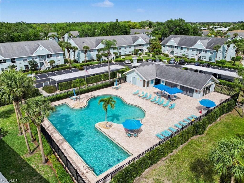 153 Wading Bird Cir, Unit J201, Naples, FL 34110 Photo