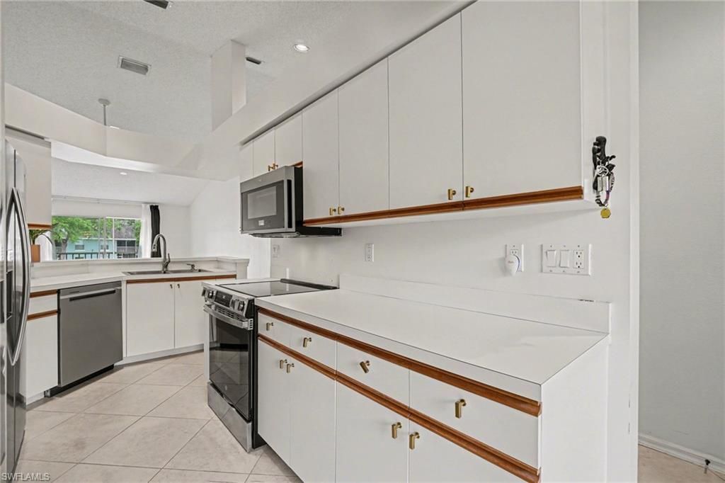 153 Wading Bird Cir, Unit J201, Naples, FL 34110 Photo