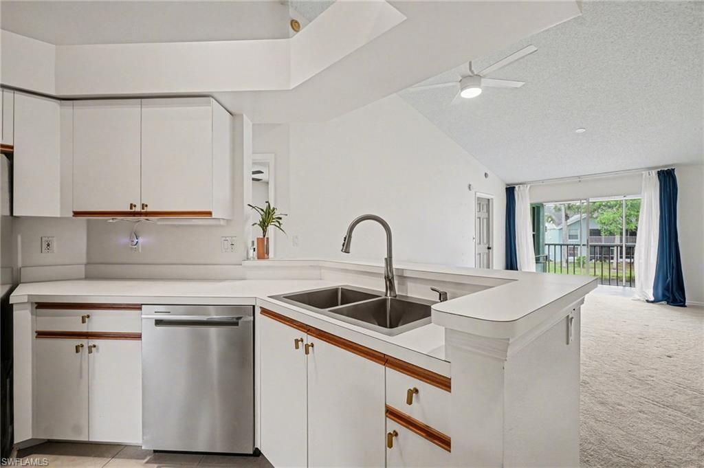 153 Wading Bird Cir, Unit J201, Naples, FL 34110 Photo