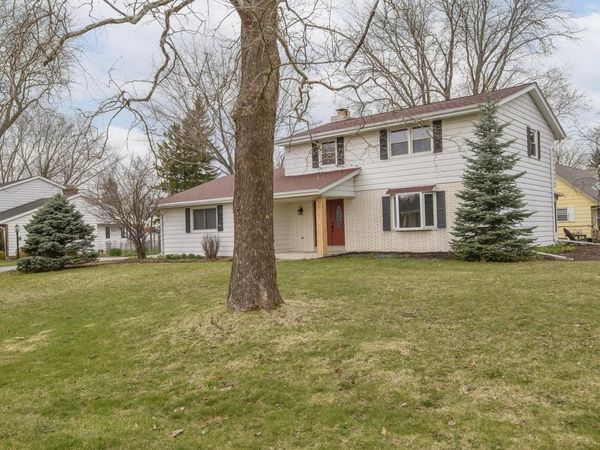21300 Astolat DRIVE, Brookfield, WI 53045