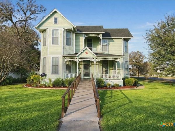 408 E Prairie Street , Cuero, TX 77954