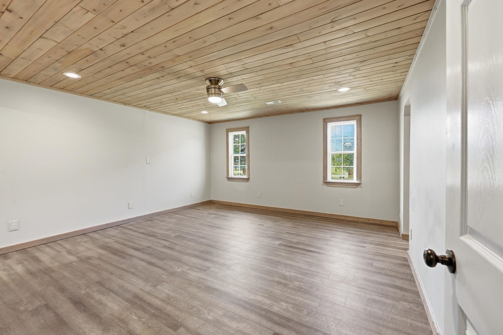 1835 Highway 45 Photo 15