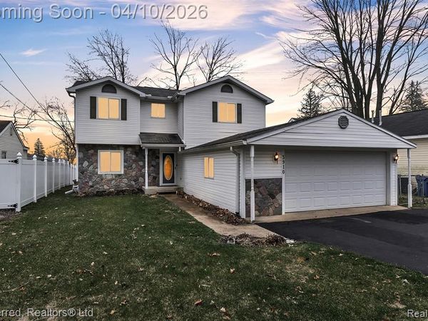 3910 Maiden Street, Waterford Twp, MI 48329