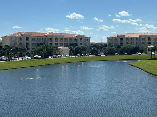 2 E Harbour Isle Dr Drive E, Unit 204, Fort Pierce, FL 34949