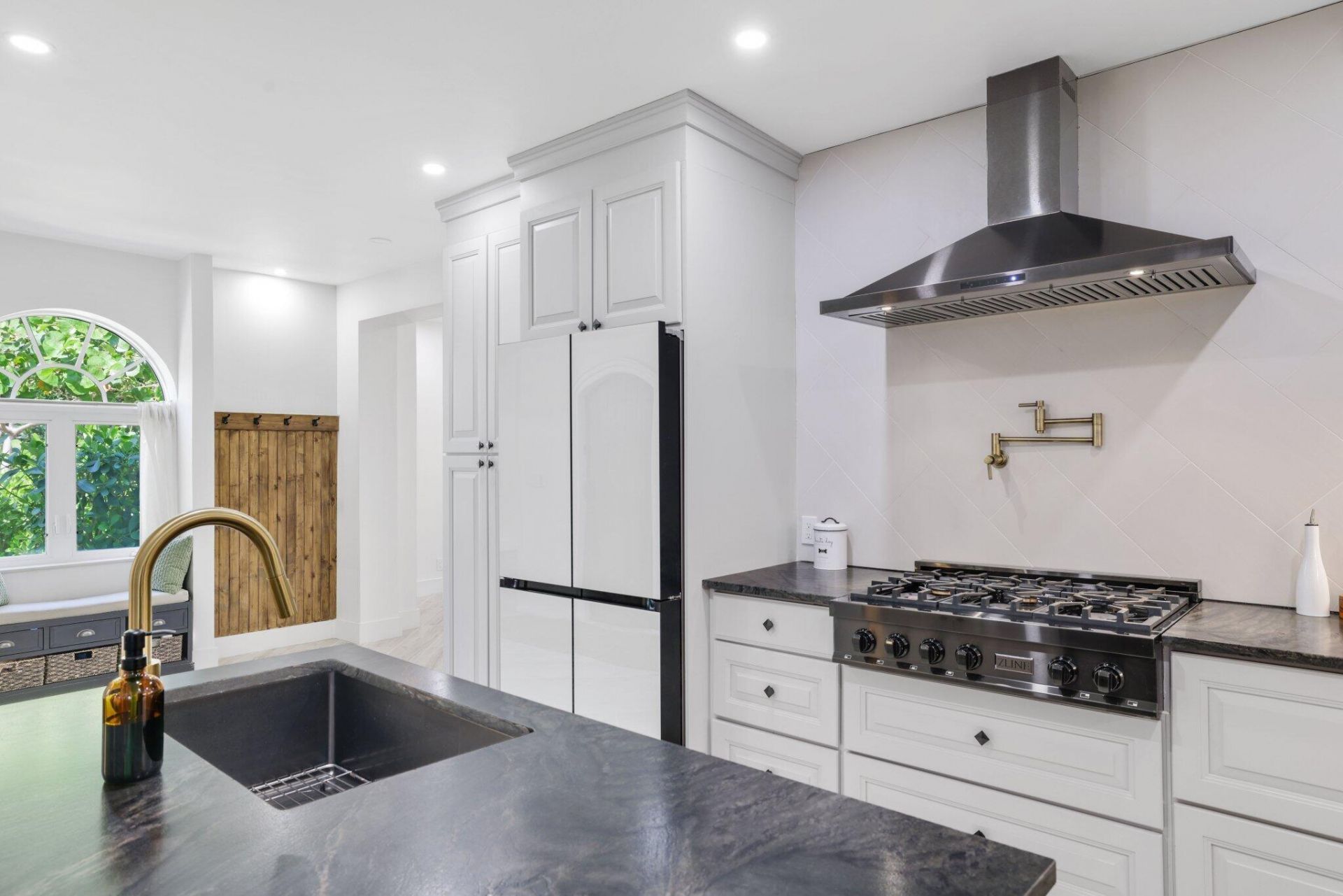 706 Sunset Road, West Palm Beach, FL 33401 Photo