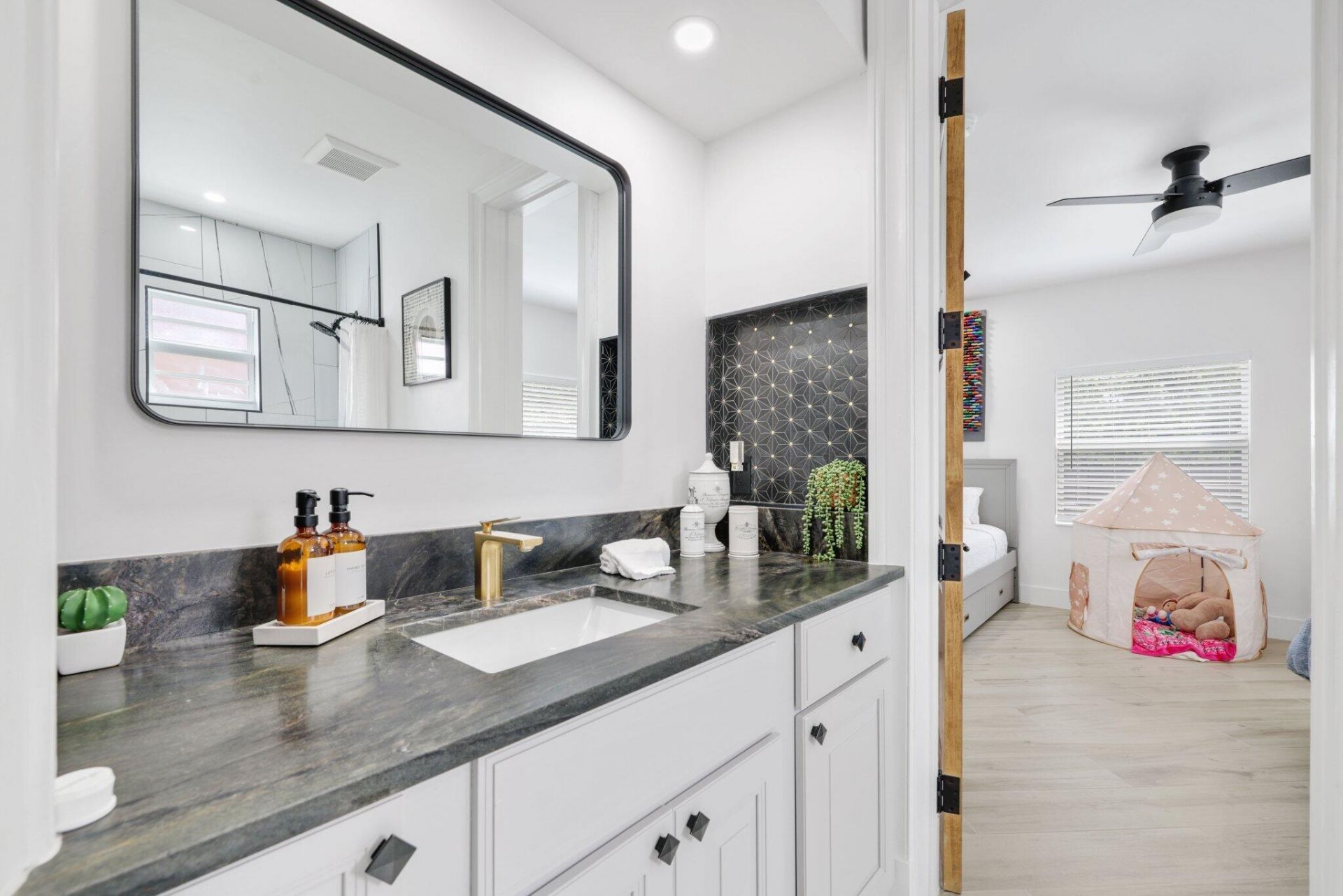 706 Sunset Road, West Palm Beach, FL 33401 Photo