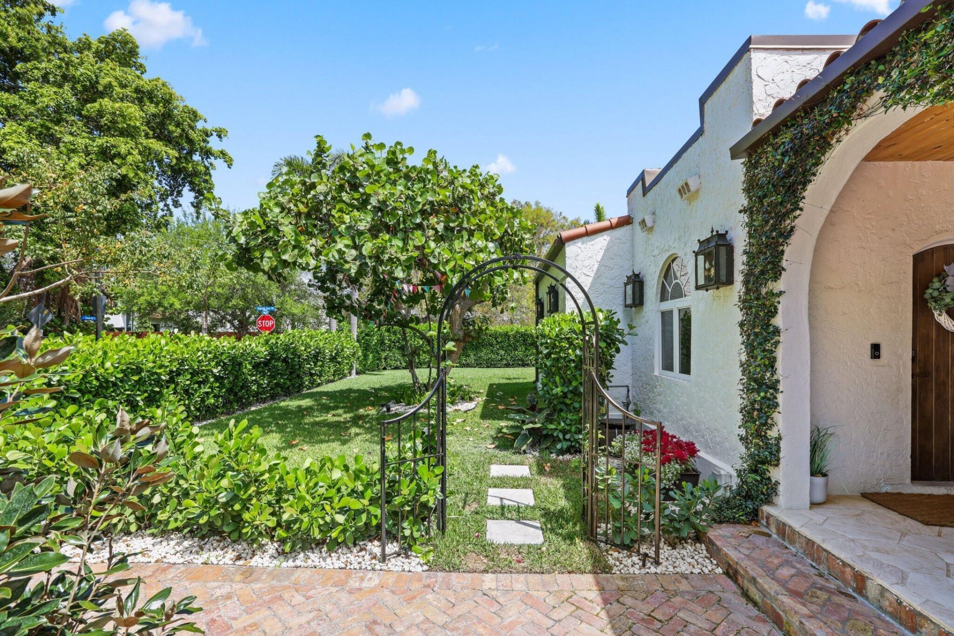 706 Sunset Road, West Palm Beach, FL 33401 Photo