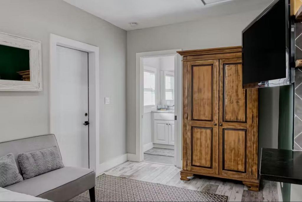 706 Sunset Road, West Palm Beach, FL 33401 Photo