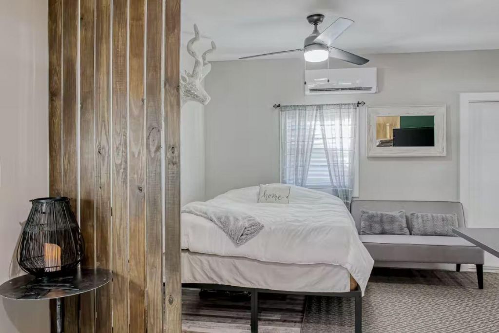 706 Sunset Road, West Palm Beach, FL 33401 Photo