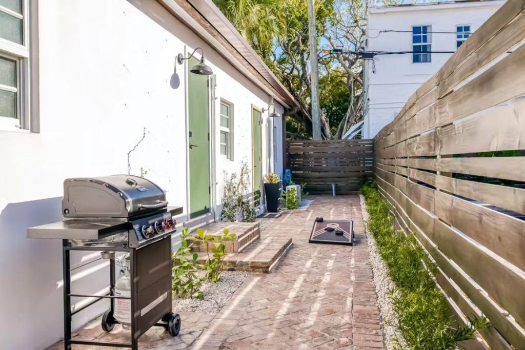 706 Sunset Road, West Palm Beach, FL 33401 Photo