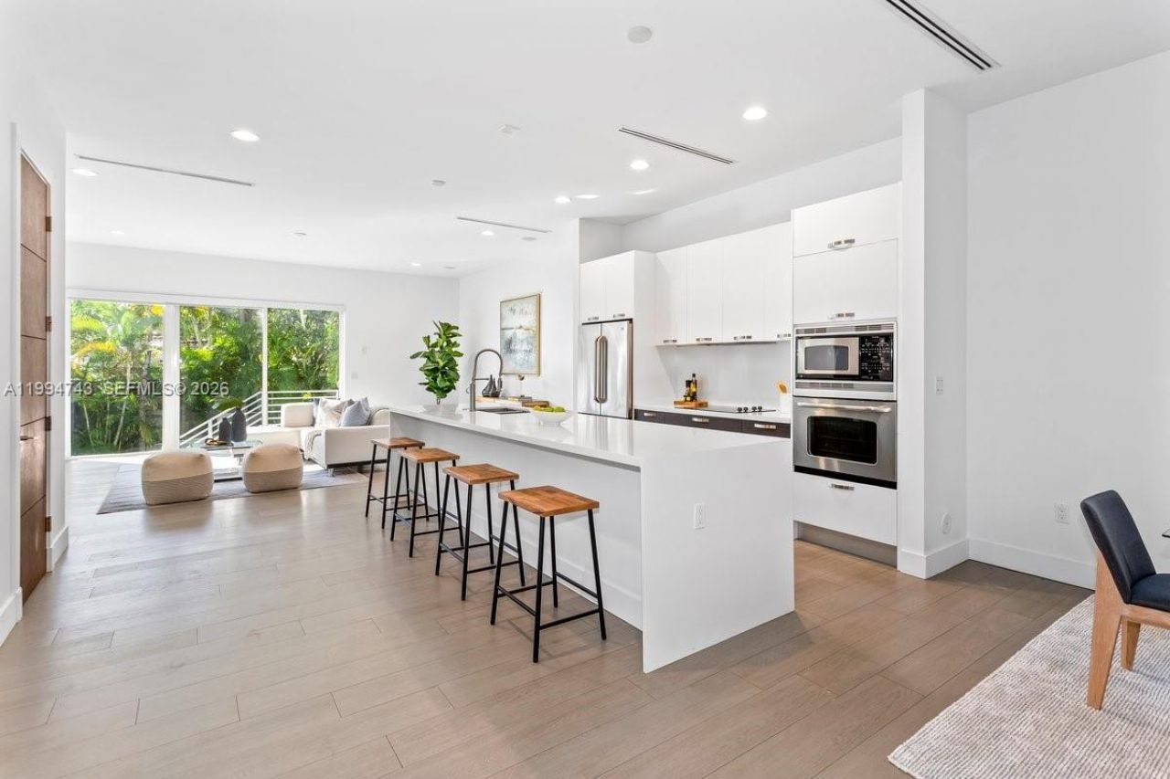 3052 Day Ave , Unit 2, Miami, FL 33133 Photo