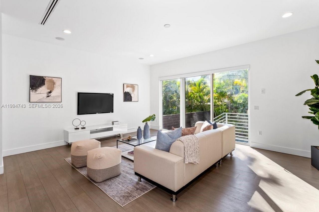 3052 Day Ave , Unit 2, Miami, FL 33133 Photo