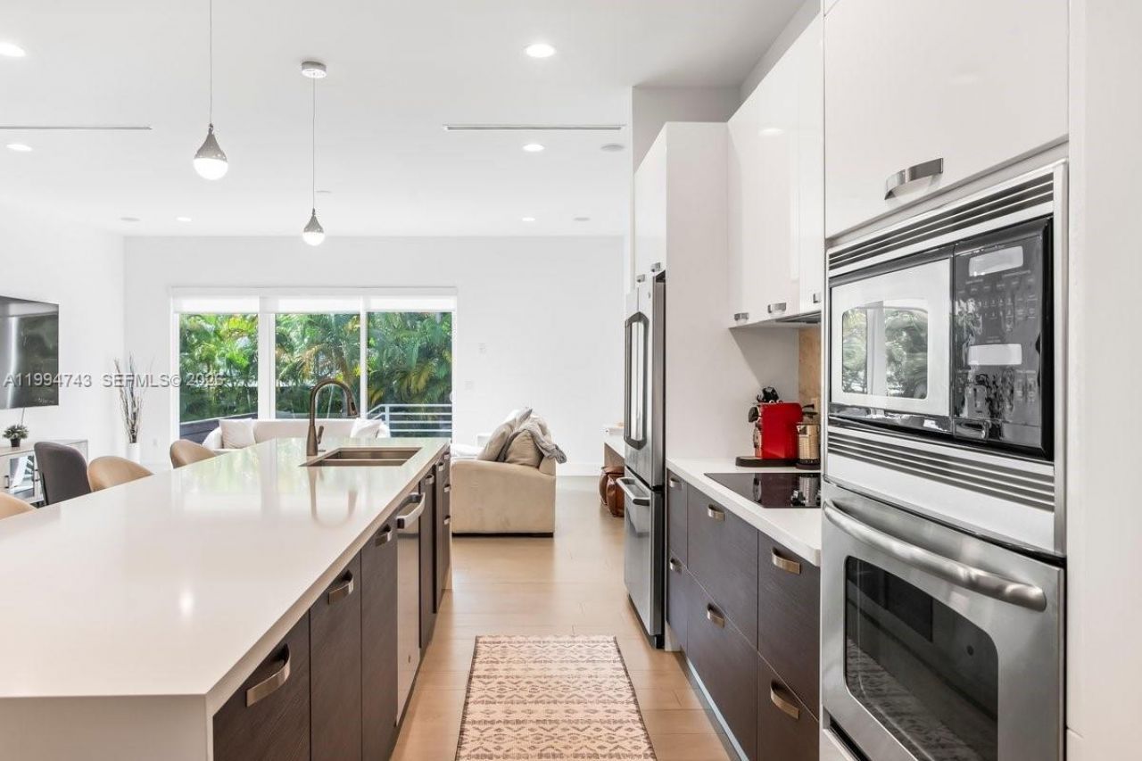 3052 Day Ave , Unit 2, Miami, FL 33133 Photo