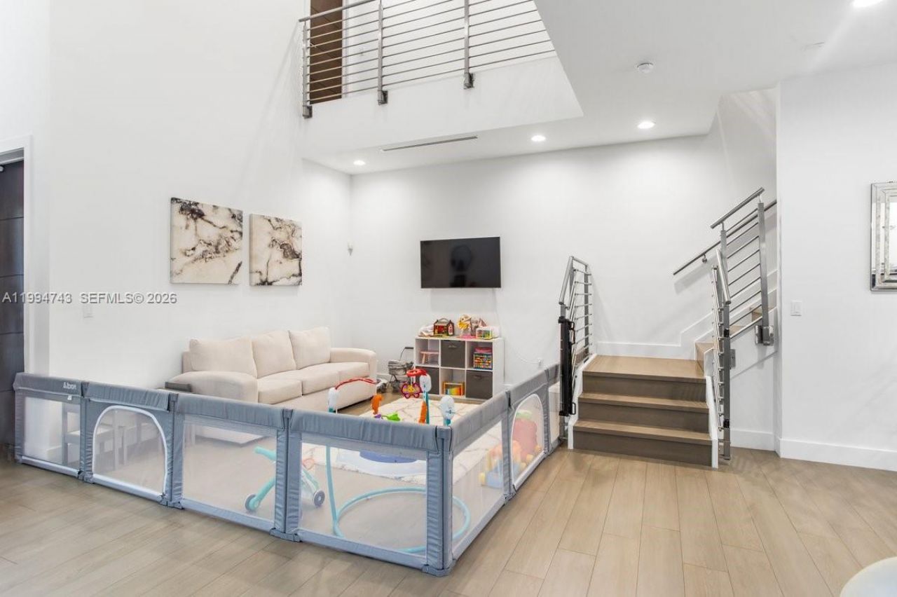 3052 Day Ave , Unit 2, Miami, FL 33133 Photo