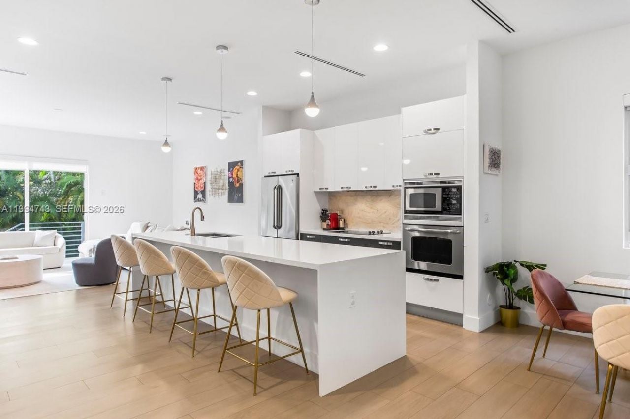 3052 Day Ave , Unit 2, Miami, FL 33133 Photo