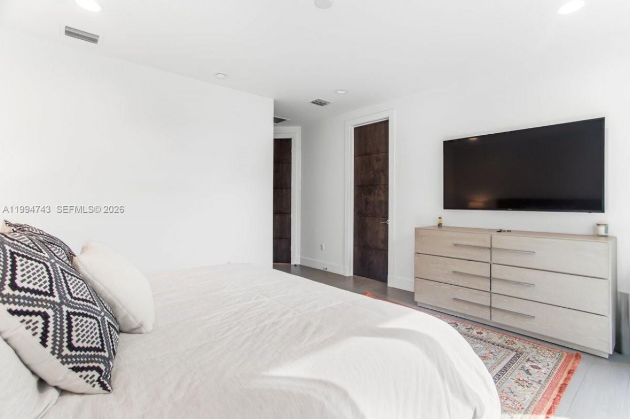 3052 Day Ave , Unit 2, Miami, FL 33133 Photo