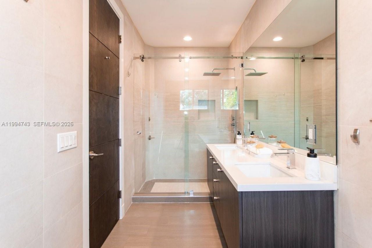 3052 Day Ave , Unit 2, Miami, FL 33133 Photo