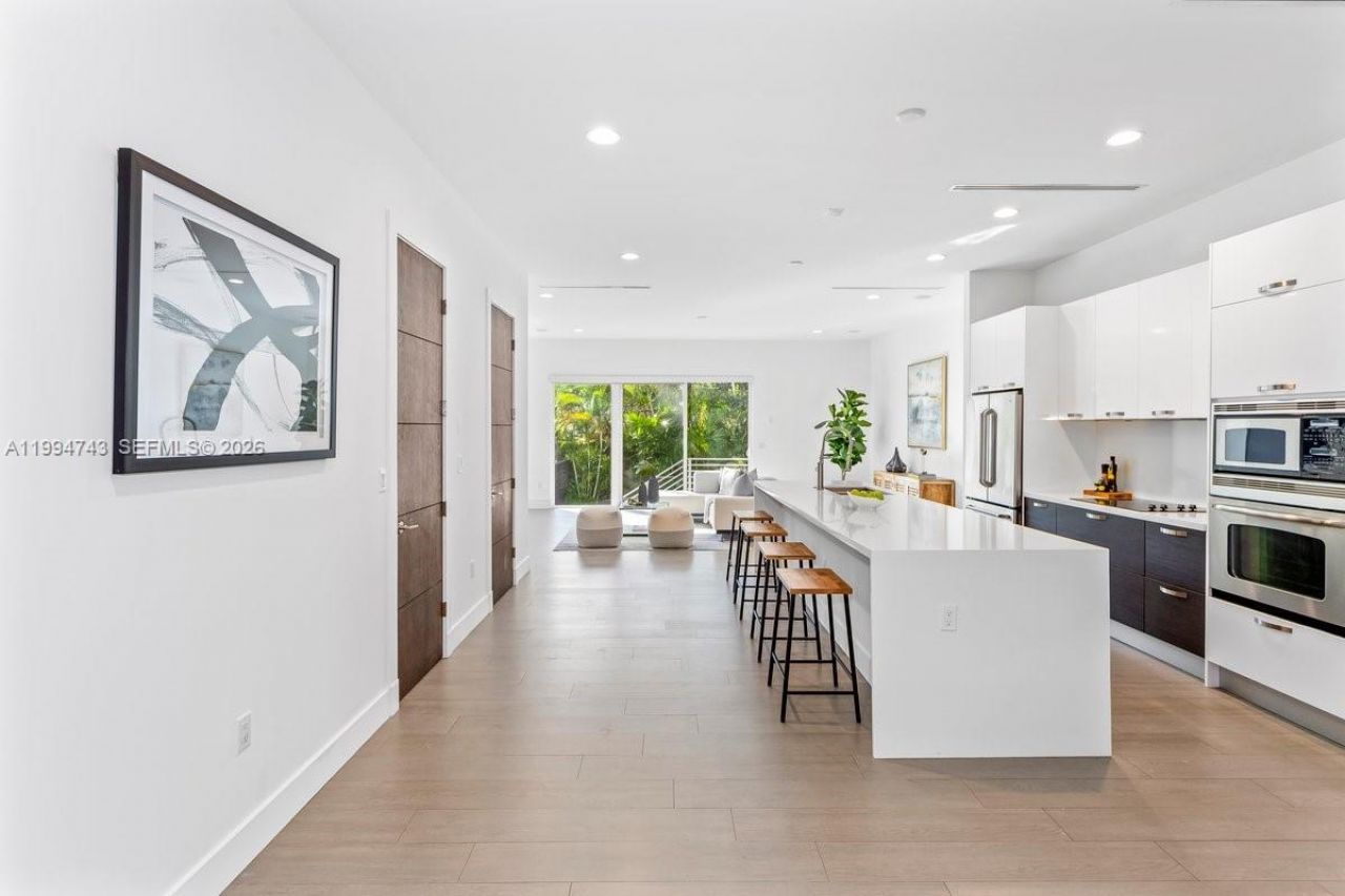 3052 Day Ave , Unit 2, Miami, FL 33133 Photo