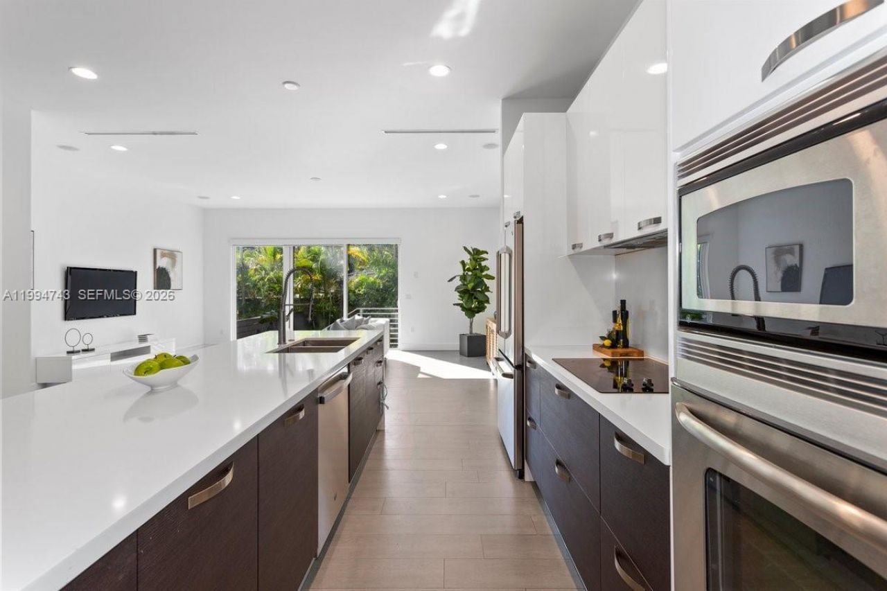 3052 Day Ave , Unit 2, Miami, FL 33133 Photo