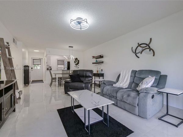 4701 NW 34th St, Unit 502, Lauderdale Lakes, FL 33319