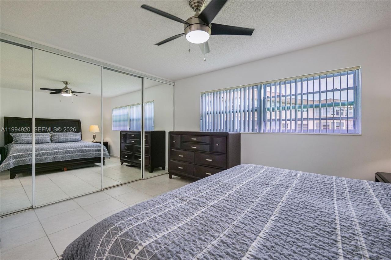 4701 NW 34th St, Unit 502, Lauderdale Lakes, FL 33319 Photo