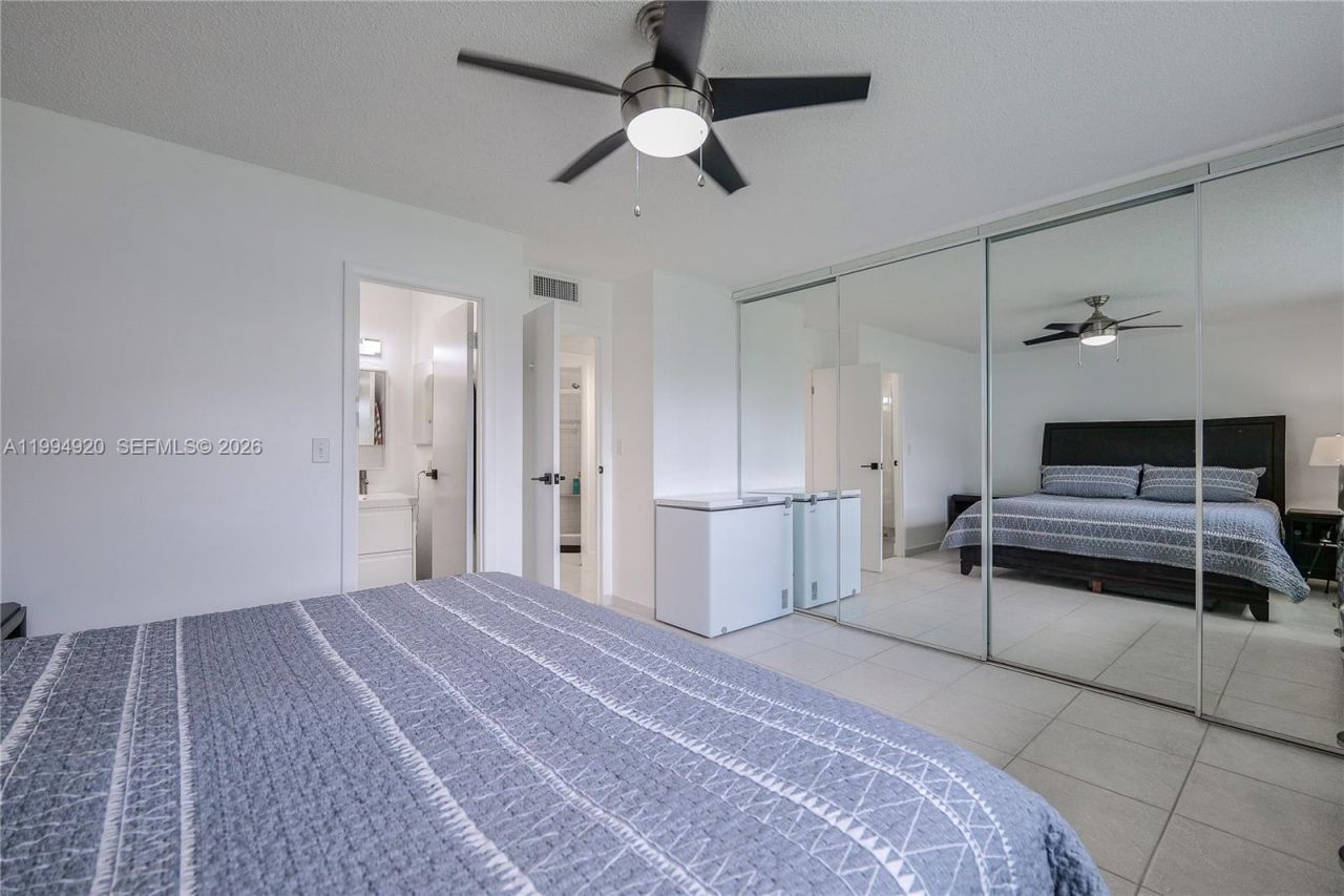 4701 NW 34th St, Unit 502, Lauderdale Lakes, FL 33319 Photo