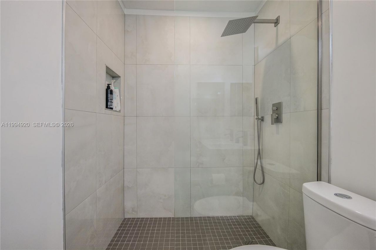 4701 NW 34th St, Unit 502, Lauderdale Lakes, FL 33319 Photo