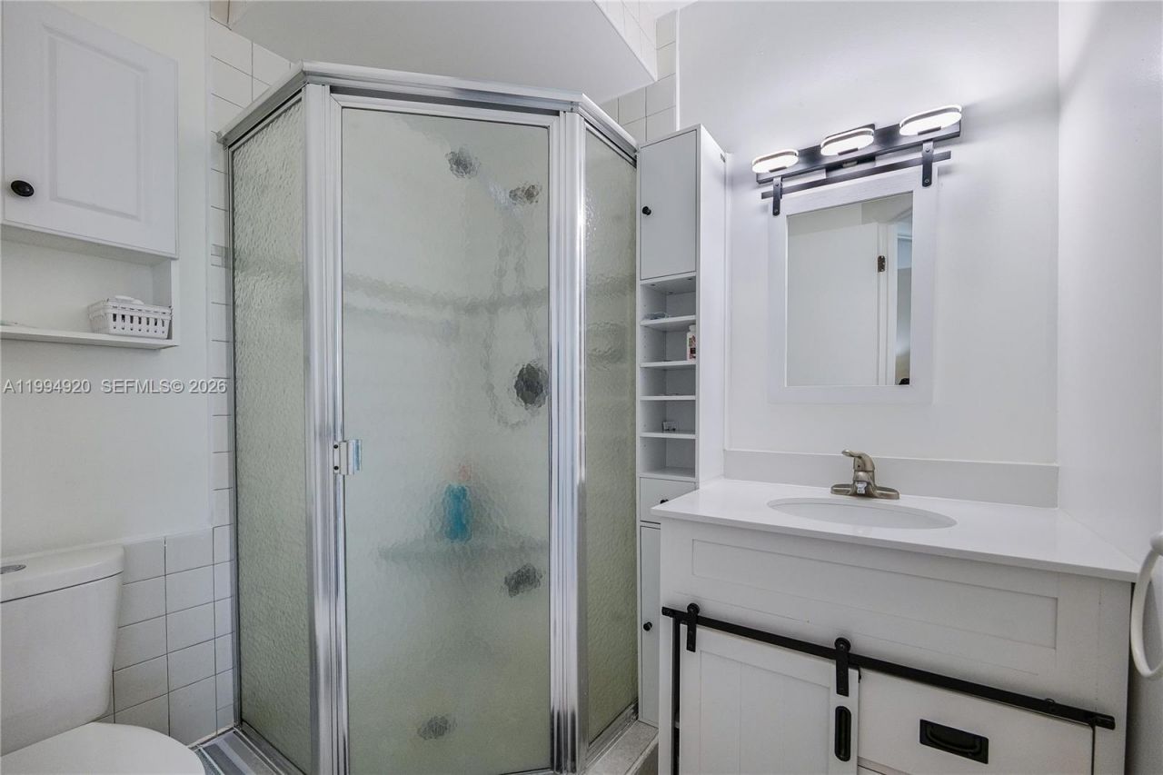 4701 NW 34th St, Unit 502, Lauderdale Lakes, FL 33319 Photo