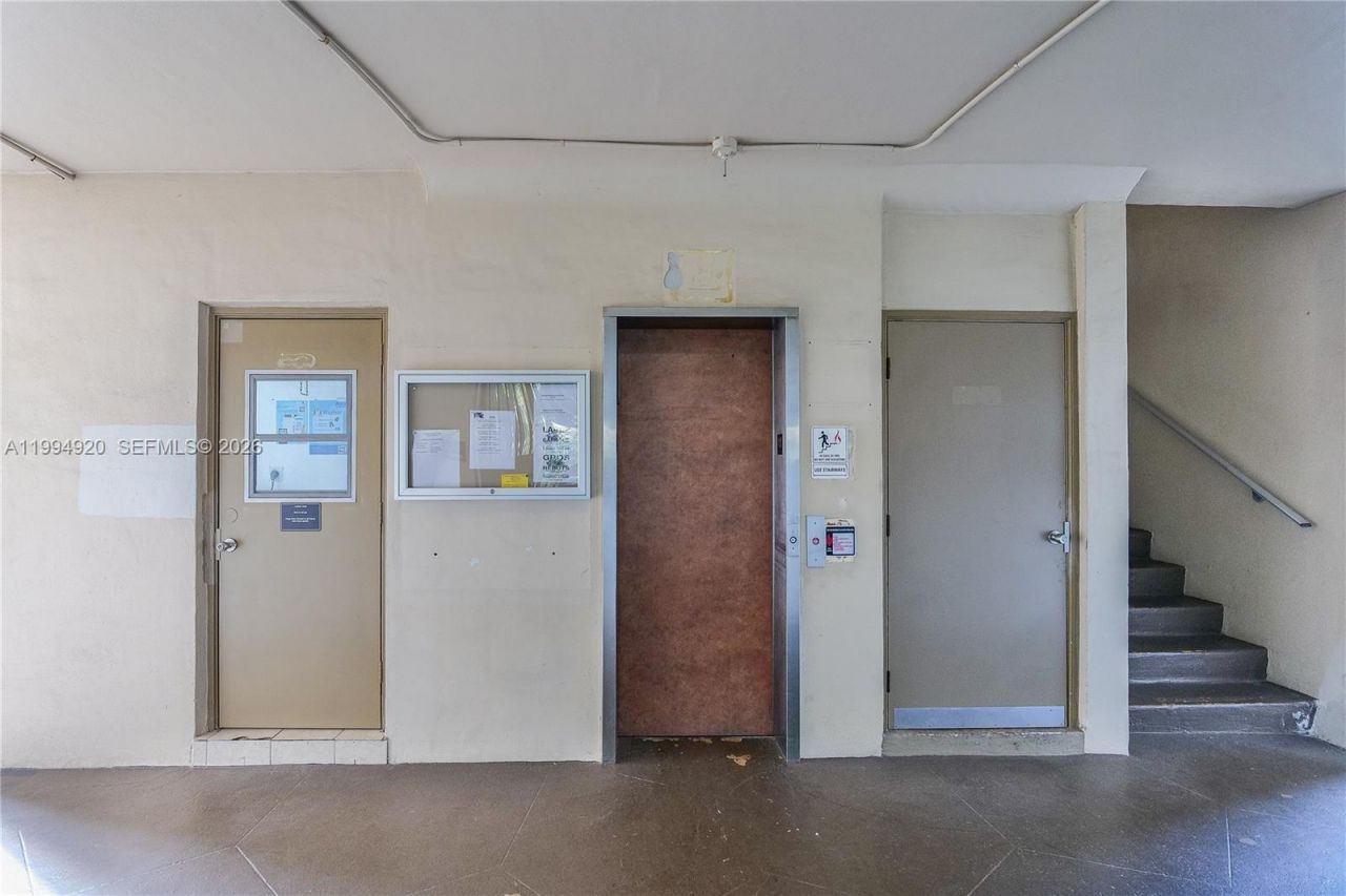 4701 NW 34th St, Unit 502, Lauderdale Lakes, FL 33319 Photo